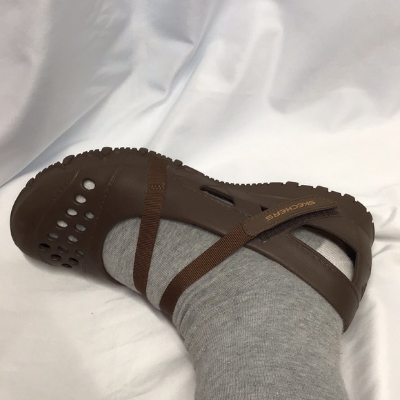 Sz 7 Skechers brown poolside or beach waterproof with velcro ribbons comfy! - Picture 11 of 12